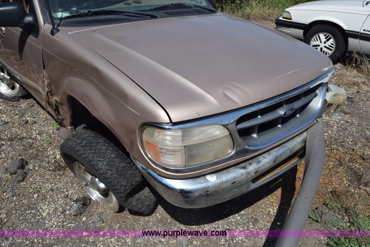 image for item BW9967 1995 Ford Explorer SUV