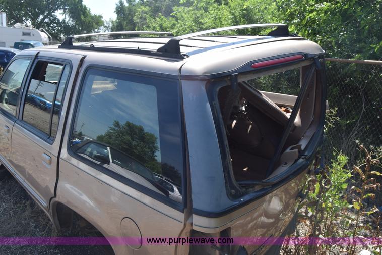 image for item BW9967 1995 Ford Explorer SUV