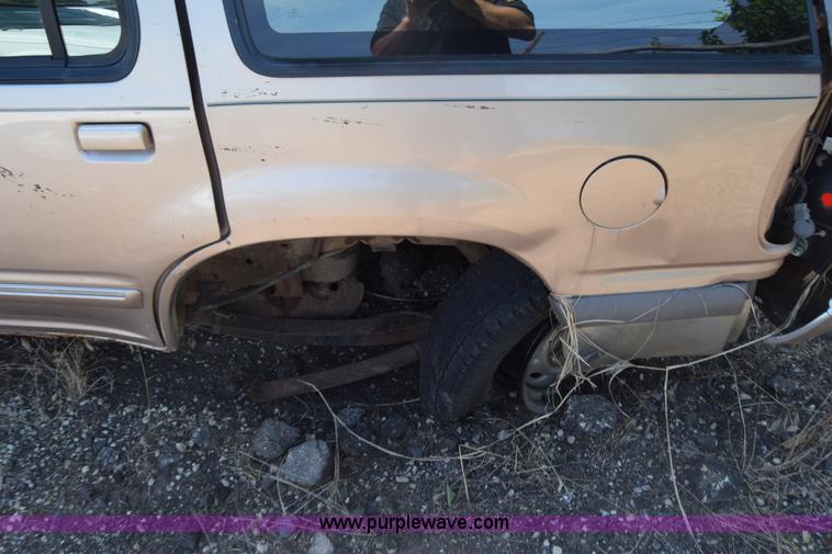 image for item BW9967 1995 Ford Explorer SUV