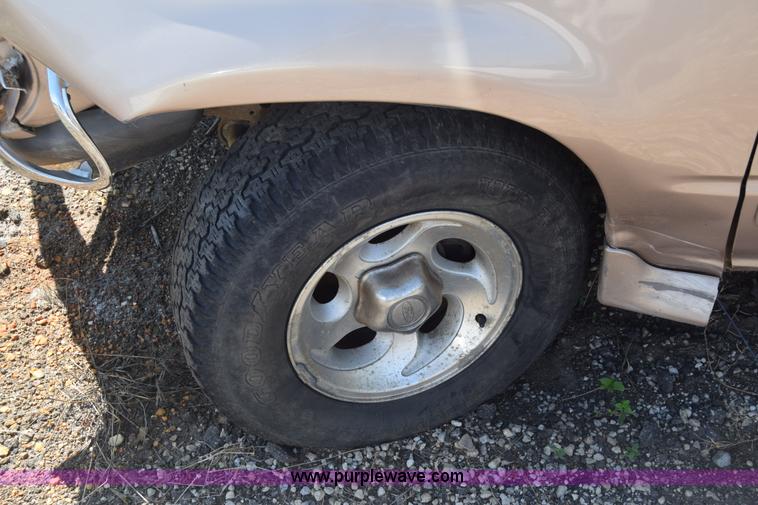 image for item BW9967 1995 Ford Explorer SUV