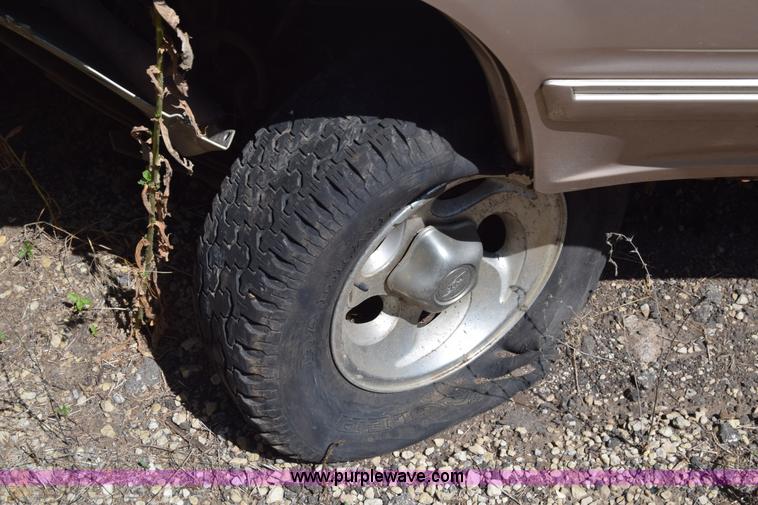 image for item BW9967 1995 Ford Explorer SUV