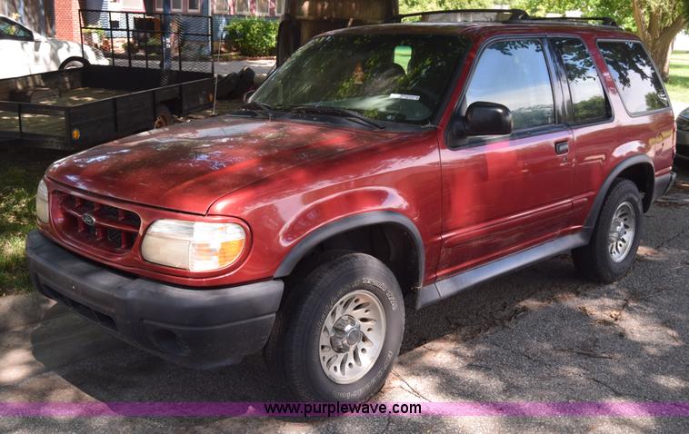 image for item BW9995 2000 Ford Explorer Sport SUV