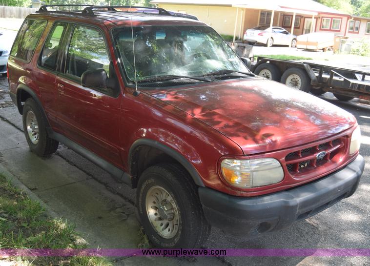 image for item BW9995 2000 Ford Explorer Sport SUV