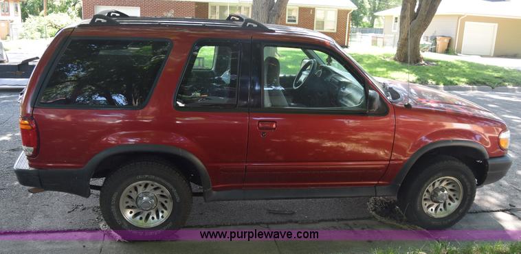 image for item BW9995 2000 Ford Explorer Sport SUV