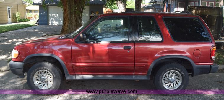 image for item BW9995 2000 Ford Explorer Sport SUV