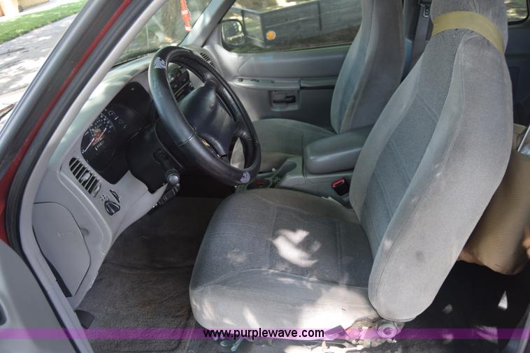 image for item BW9995 2000 Ford Explorer Sport SUV