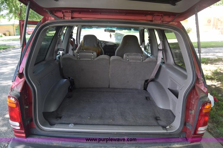 image for item BW9995 2000 Ford Explorer Sport SUV