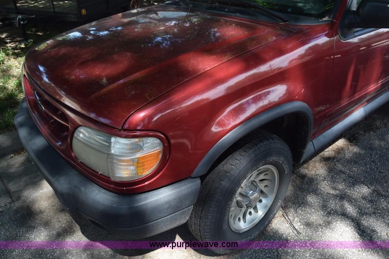 image for item BW9995 2000 Ford Explorer Sport SUV