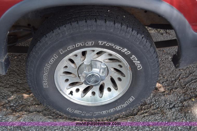 image for item BW9995 2000 Ford Explorer Sport SUV