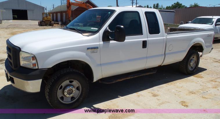 image for item BZ9762 2007 Ford F250 Super Duty SuperCab pickup truck