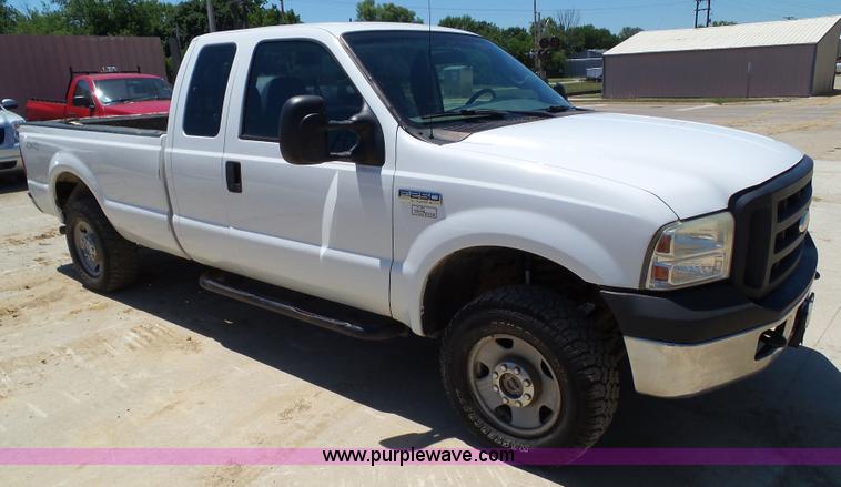 image for item BZ9762 2007 Ford F250 Super Duty SuperCab pickup truck