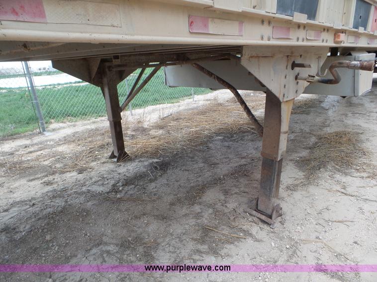 image for item CC9844 1995 Barrett Hog Deck livestock trailer