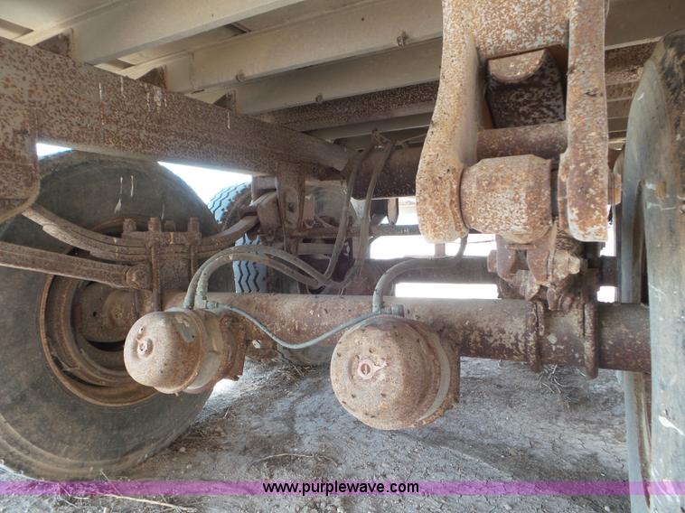 image for item CC9844 1995 Barrett Hog Deck livestock trailer