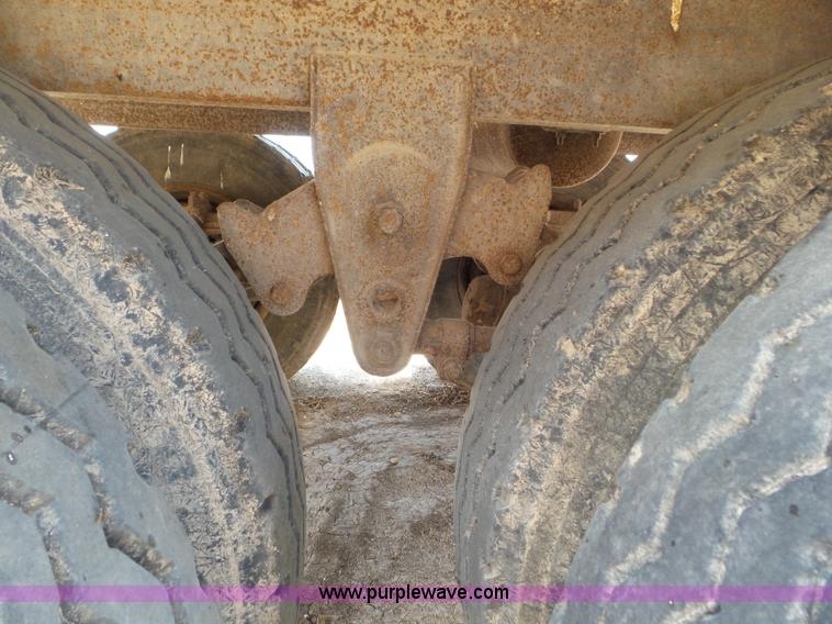 image for item CC9844 1995 Barrett Hog Deck livestock trailer