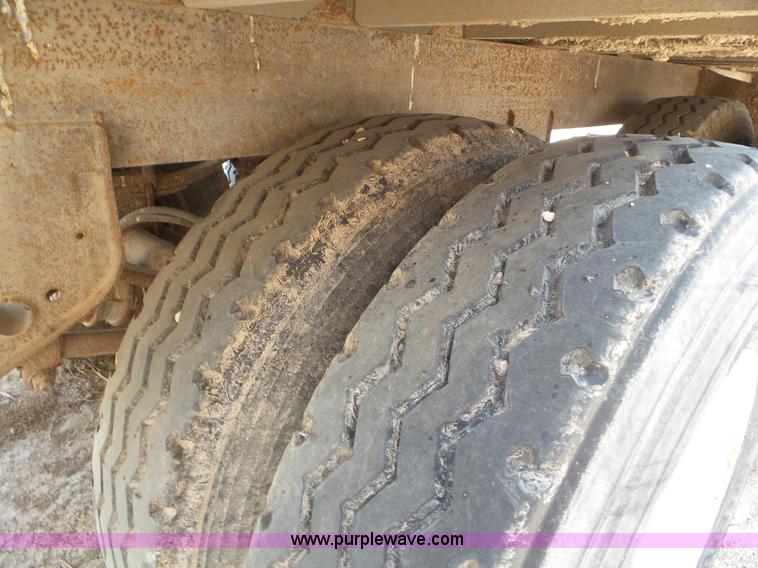 image for item CC9844 1995 Barrett Hog Deck livestock trailer