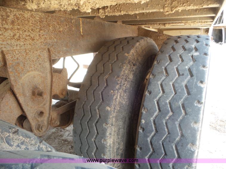 image for item CC9844 1995 Barrett Hog Deck livestock trailer