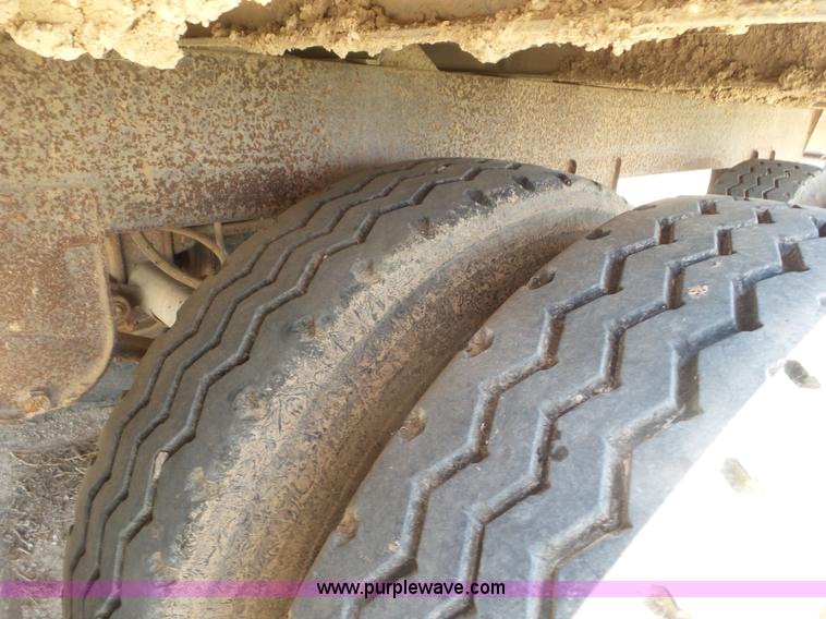 image for item CC9844 1995 Barrett Hog Deck livestock trailer