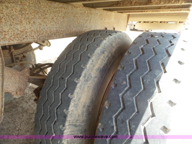 image for item CC9844 1995 Barrett Hog Deck livestock trailer