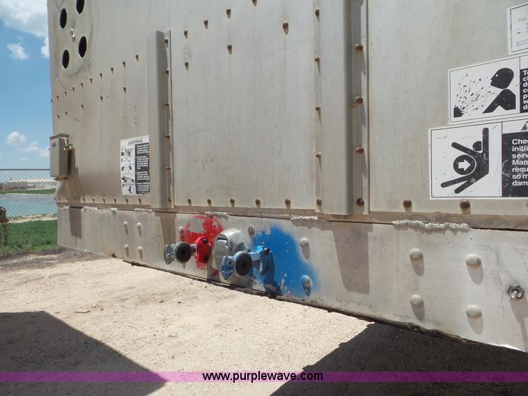 image for item CC9845 1997 Wilson Hog Deck PSAL303P livestock trailer