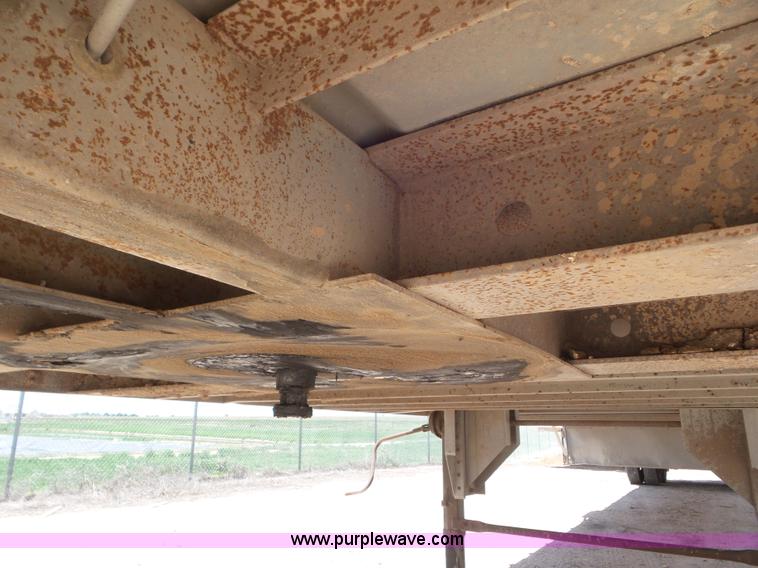 image for item CC9845 1997 Wilson Hog Deck PSAL303P livestock trailer