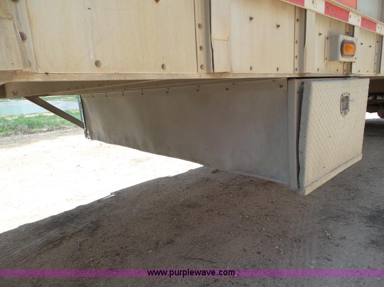 image for item CC9845 1997 Wilson Hog Deck PSAL303P livestock trailer