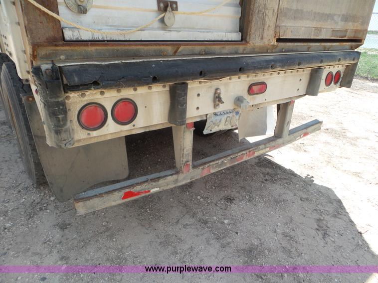 image for item CC9845 1997 Wilson Hog Deck PSAL303P livestock trailer