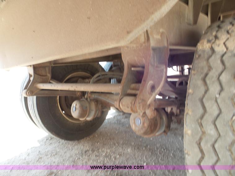 image for item CC9845 1997 Wilson Hog Deck PSAL303P livestock trailer