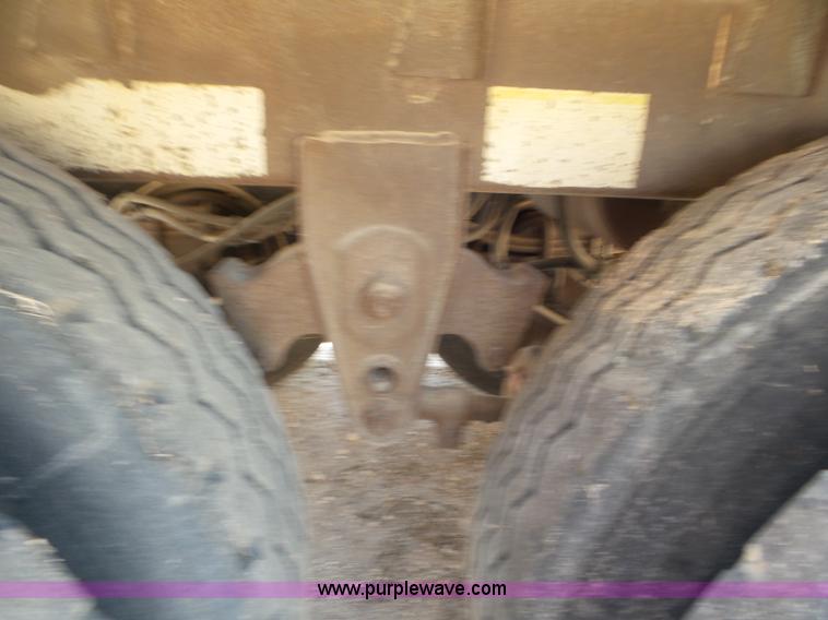 image for item CC9845 1997 Wilson Hog Deck PSAL303P livestock trailer