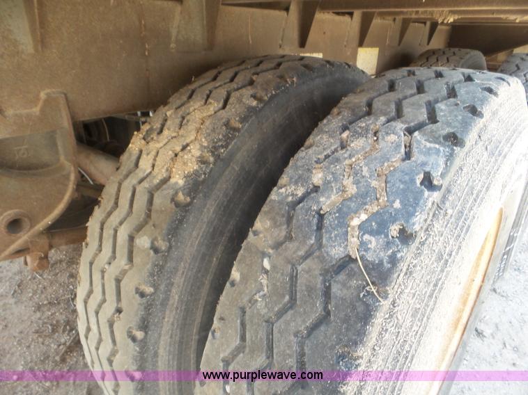 image for item CC9845 1997 Wilson Hog Deck PSAL303P livestock trailer