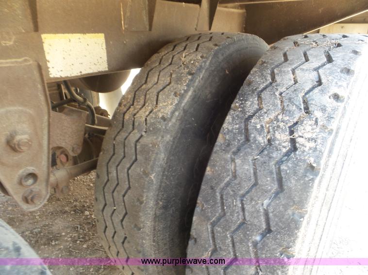 image for item CC9845 1997 Wilson Hog Deck PSAL303P livestock trailer