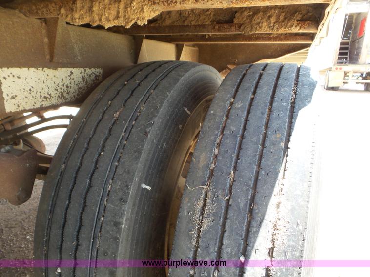 image for item CC9845 1997 Wilson Hog Deck PSAL303P livestock trailer