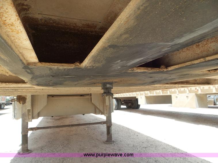 image for item CC9847 2000 Wilson Hog Deck livestock trailer