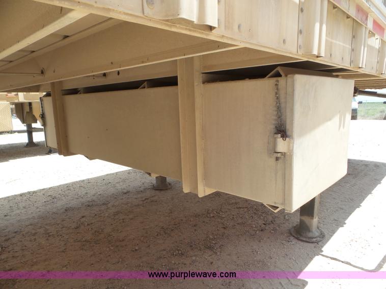 image for item CC9847 2000 Wilson Hog Deck livestock trailer