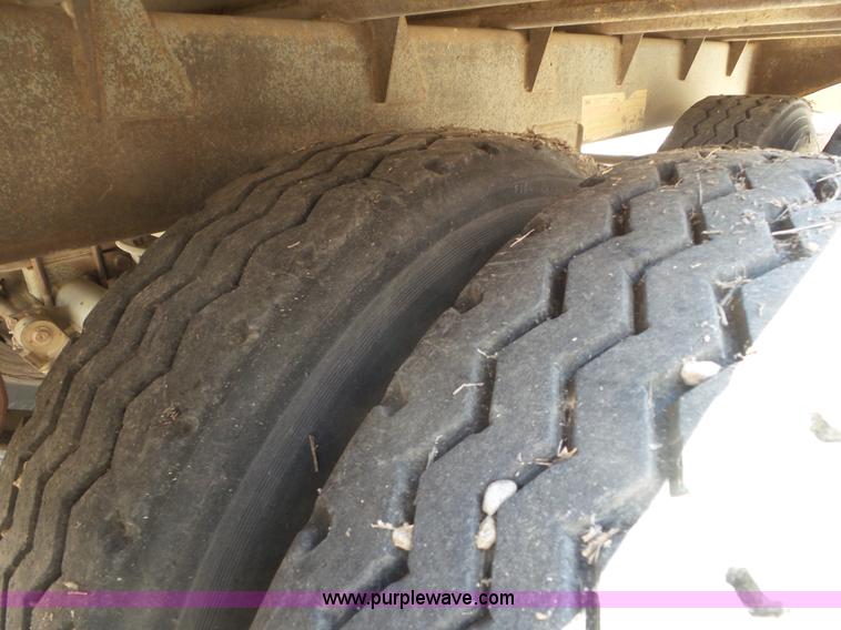 image for item CC9848 1997 Wilson Hog Deck livestock trailer