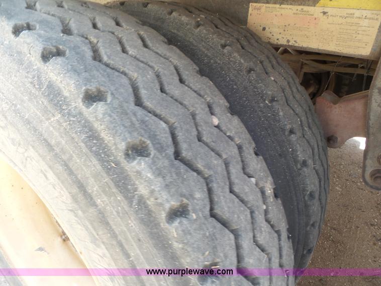 image for item CC9848 1997 Wilson Hog Deck livestock trailer