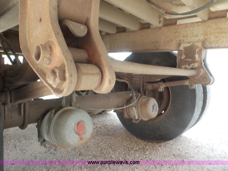 image for item CC9849 1996 Barrett Hog Deck livestock trailer