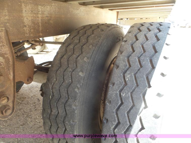 image for item CC9849 1996 Barrett Hog Deck livestock trailer