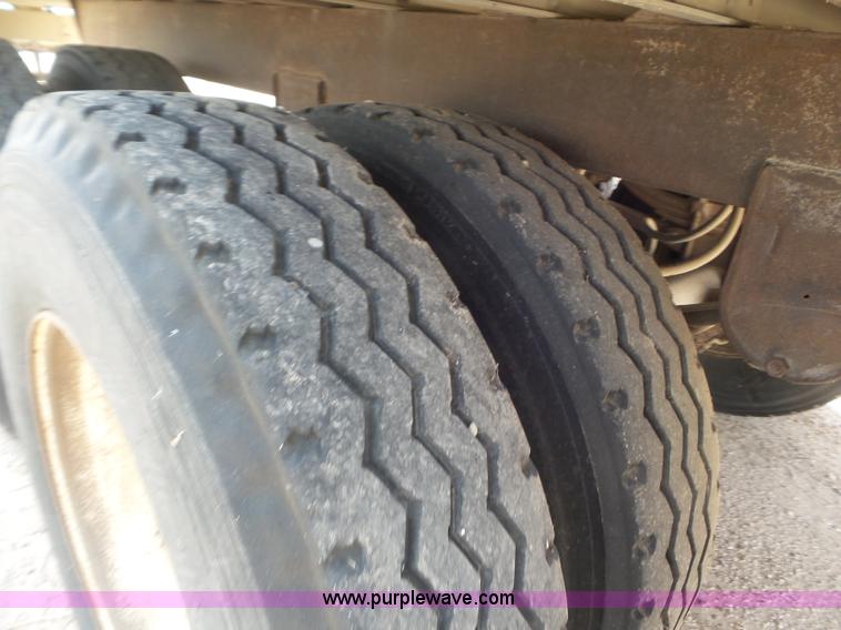 image for item CC9849 1996 Barrett Hog Deck livestock trailer