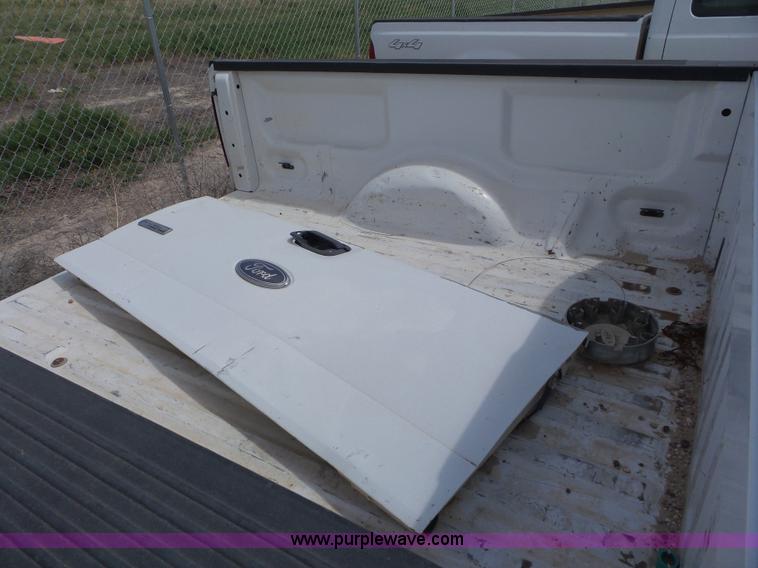 image for item CC9852 2005 Ford F150 SuperCab pickup truck