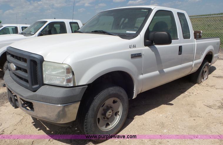 image for item CC9854 2006 Ford F250 Super Duty SuperCab pickup truck