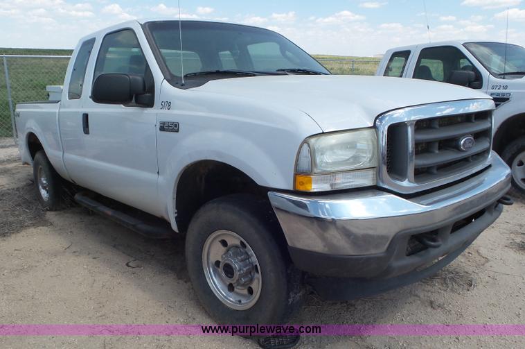 image for item CC9857 2004 Ford F250 Super Duty SuperCab pickup truck