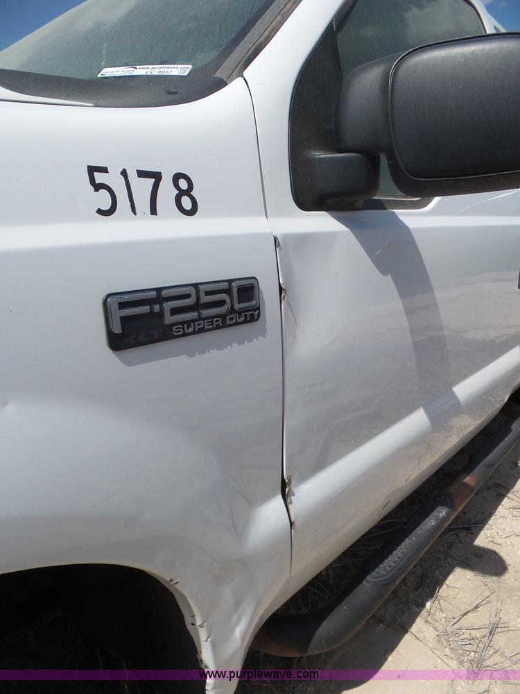 image for item CC9857 2004 Ford F250 Super Duty SuperCab pickup truck