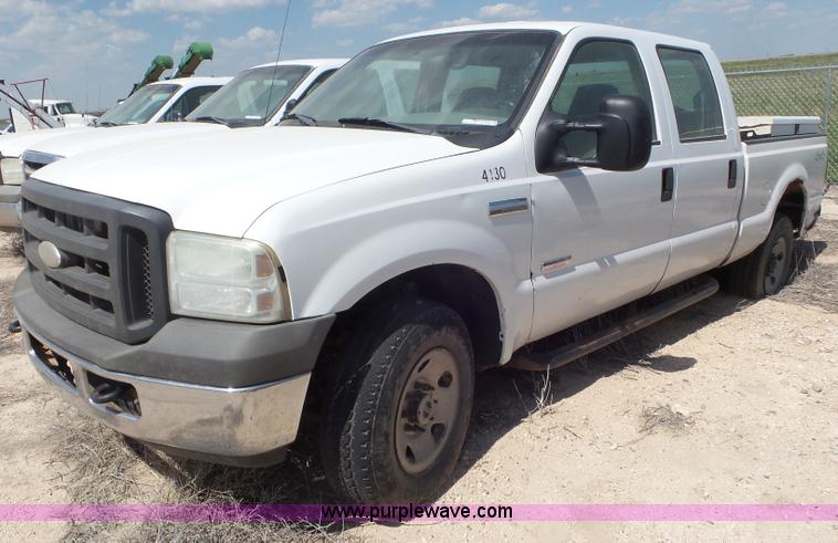 image for item CC9859 2005 Ford F250 Super Duty Crew Cab pickup truck