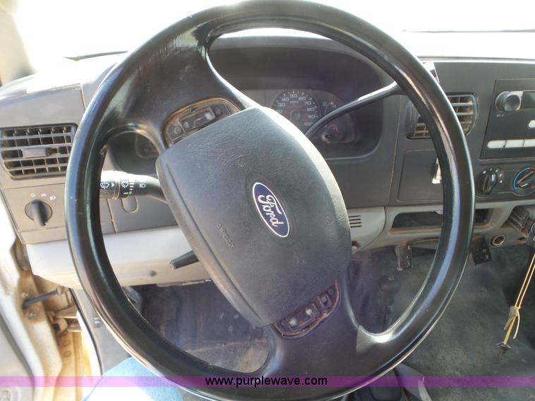 image for item CC9859 2005 Ford F250 Super Duty Crew Cab pickup truck