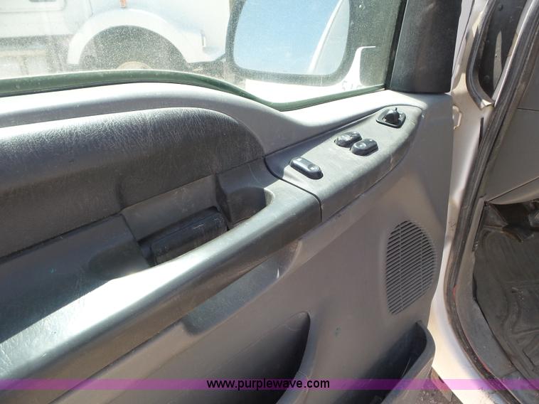 image for item CC9860 2004 Ford F250 Super Duty SuperCab pickup truck