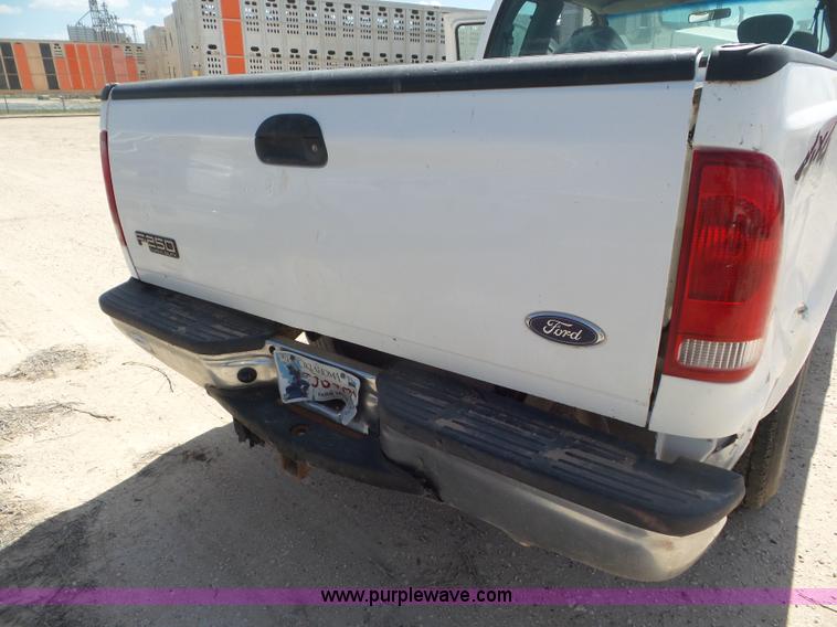 image for item CC9860 2004 Ford F250 Super Duty SuperCab pickup truck