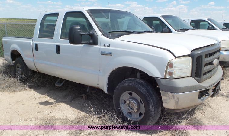 image for item CC9861 2005 Ford F250 Super Duty Crew Cab pickup truck