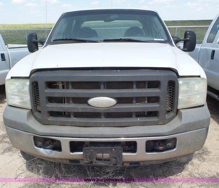 image for item CC9861 2005 Ford F250 Super Duty Crew Cab pickup truck