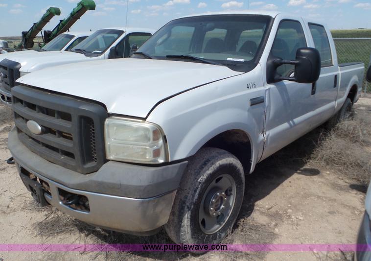 image for item CC9861 2005 Ford F250 Super Duty Crew Cab pickup truck