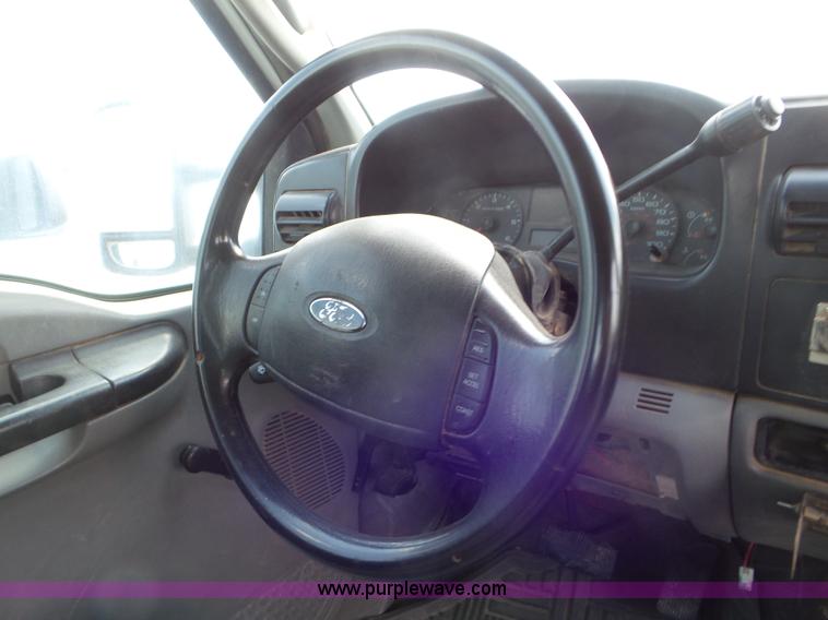 image for item CC9861 2005 Ford F250 Super Duty Crew Cab pickup truck